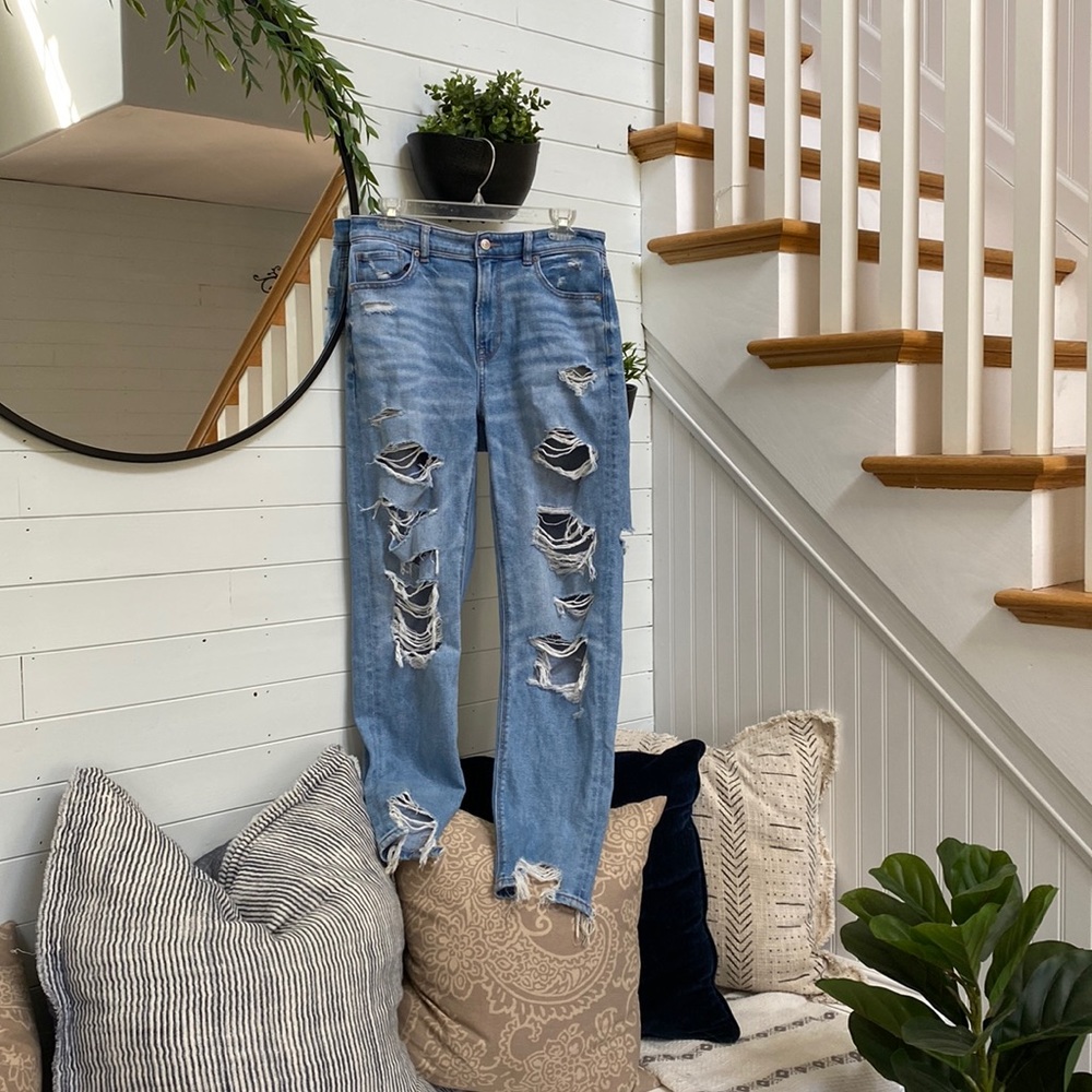 american eagle stretchy mom jeans ripped